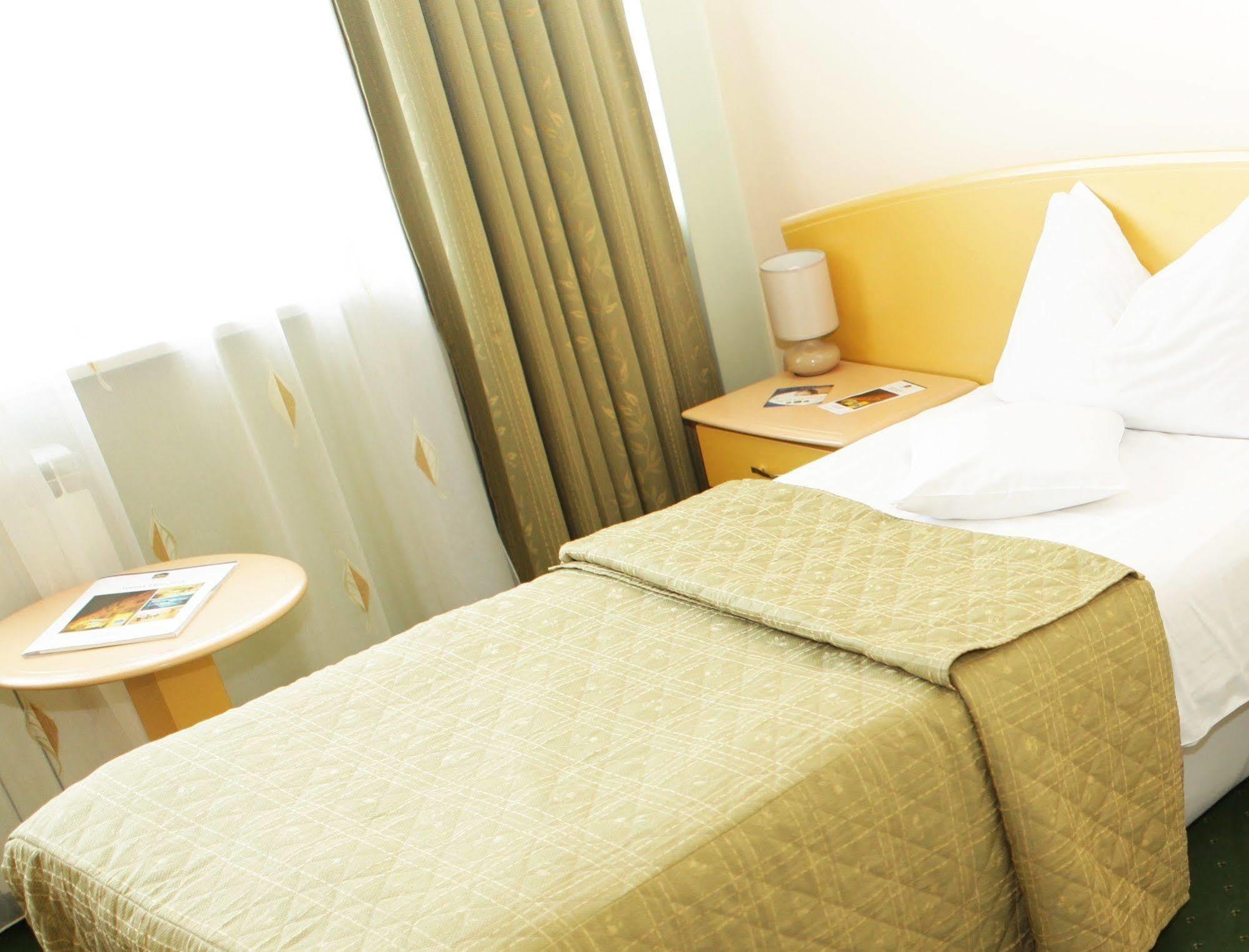 Eurohotel Nagybánya Kültér fotó